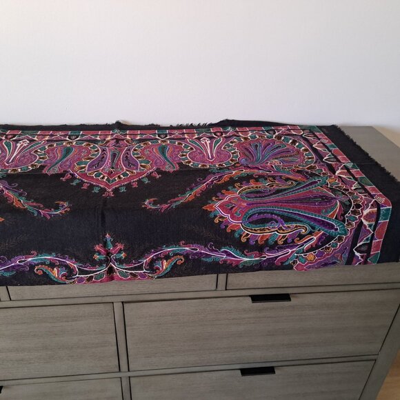 FENDI Luxurious Rare VTG Logo Wool Shawl India Pattern Scarf Large Square 53in - Picture 7 of 11